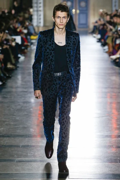 Look 53